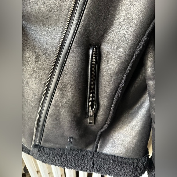 Levi’s faux shearling, black in black, size medium - Picture 10 of 11